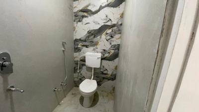 Bathroom Image of 450 Sq.ft 1 BHK Apartment / Flat for rent in Mahalakshmi Nagar Indore for Rs. 18000