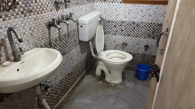 Bathroom Image of 550 Sq.ft 1 BHK Apartment / Flat for rent in DDA Akshardham Apartments, Sector 19 Dwarka New Delhi for Rs. 17000