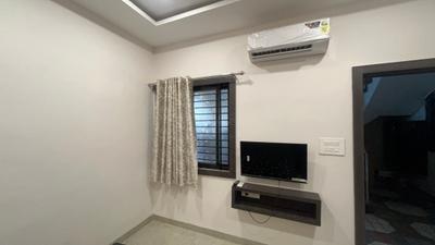 Bedroom Image of 1500 Sq.ft 1 RK Builder Floor for rent in Nipania Indore for Rs. 15000