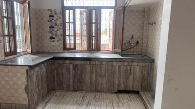 Kitchen Image of 1850 Sq.ft 2 BHK Builder Floor for rent in Indira Nagar Lucknow for Rs. 15500
