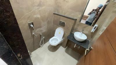 Bathroom Image of 850 Sq.ft 1 BHK Builder Floor for rent in Mahalakshmi Nagar Indore for Rs. 18000