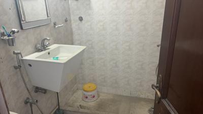 Image of 1100 Sq.ft 2 BHK Builder Floor for sale in RWA Pragati Park Block H18 and L, Malviya Nagar, New Delhi for Rs. 20000000