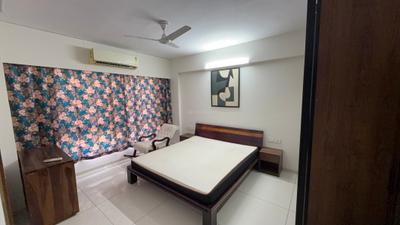 Bedroom Image of 2700 Sq.ft 4 BHK Apartment / Flat for rent in Earth Elegance, Bodakdev Ahmedabad for Rs. 100000