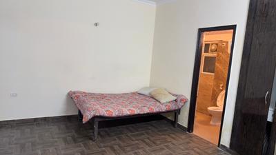 Bedroom Image of 1035 Sq.ft 2 BHK Apartment / Flat for sale in Amrapali Silicon City, Sector 76 Noida for Rs. 9800000