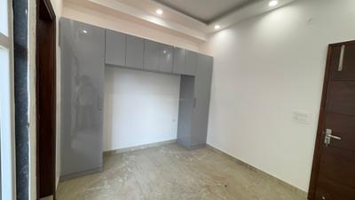 Bedroom Image of 1050 Sq.ft 4 BHK Apartment / Flat for sale in Sector 5 Rohini New Delhi for Rs. 10000000