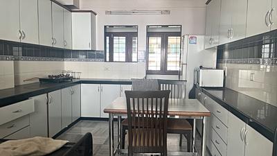 Kitchen Image of 1970 Sq.ft 4 BHK Apartment / Flat for sale in Kumud Apartment, Khar West Mumbai for Rs. 110000000