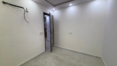 Bedroom Image of 1200 Sq.ft 4 BHK Apartment / Flat for sale in Sector 4 Rohini New Delhi for Rs. 6000000