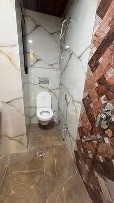 Bathroom Image of 1500 Sq.ft 1 BHK Apartment / Flat for rent in Mahalakshmi Nagar Indore for Rs. 24000