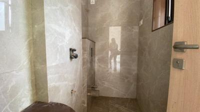 Bathroom Image of 550 Sq.ft 1 BHK Apartment / Flat for sale in Santacruz East Mumbai for Rs. 13800000