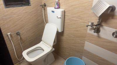 Bathroom Image of 250 Sq.ft 1 RK Apartment / Flat for rent in Powai Mumbai for Rs. 26000