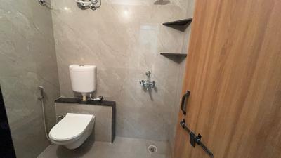 Bathroom Image of 650 Sq.ft 1 BHK Apartment / Flat for rent in Mahalakshmi Nagar Indore for Rs. 21000