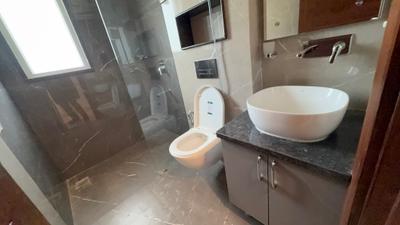 Bathroom Image of 600 Sq.ft 1 BHK Builder Floor for rent in Sector 57 Gurgaon for Rs. 40000