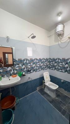 Bathroom Image of 500 Sq.ft 1 RK Builder Floor for rent in Dhanwantary Nagar Jabalpur for Rs. 12000