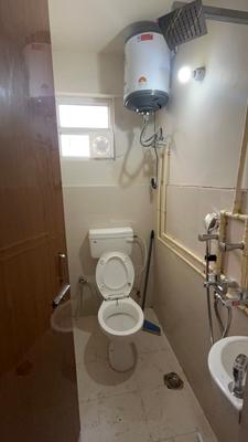 Bathroom Image of 500 Sq.ft 1 RK Apartment / Flat for rent in Wave City Ghaziabad for Rs. 17000