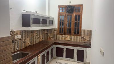 Kitchen Image of 1000 Sq.ft 2 BHK Builder Floor for rent in Gomti Nagar Lucknow for Rs. 13000