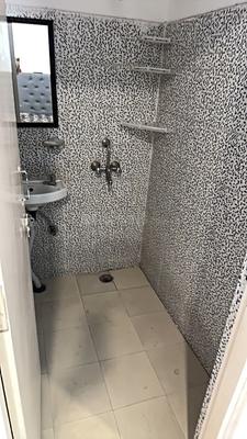 Bathroom Image of 709 Sq.ft 1 BHK Apartment / Flat for sale in Breez Global Heights, Sector 33 Sohna for Rs. 3800000
