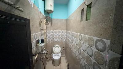 Bathroom Image of 600 Sq.ft 2 BHK Builder Floor for rent in Mayur Vihar Phase 1 New Delhi for Rs. 16500