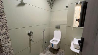 Bathroom Image of 1500 Sq.ft 1 BHK Apartment / Flat for rent in Mahalakshmi Nagar Indore for Rs. 21000