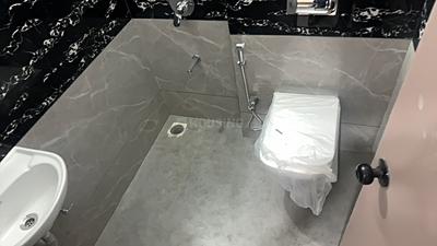 Bathroom Image of 900 Sq.ft 1 BHK Builder Floor for rent in Indra Puri Colony Indore for Rs. 16000
