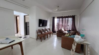 Living Room Image of 750 Sq.ft 2 BHK Apartment / Flat for rent in Dhoot Sky Residency New Sonali CHSL, Malad West Mumbai for Rs. 65000