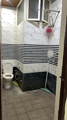 Bathroom Image of 700 Sq.ft 2 BHK Builder Floor for rent in Palam Vihar Extension Gurgaon for Rs. 13000