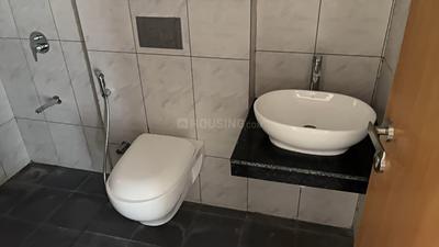 Bathroom Image of 600 Sq.ft 1 BHK Apartment / Flat for rent in Geras Planet Of Joy, Upper Kharadi Pune for Rs. 30000