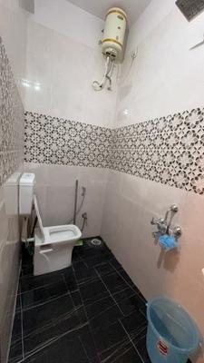 Bathroom Image of 1000 Sq.ft 1 BHK Apartment / Flat for rent in Mahalakshmi Nagar Indore for Rs. 30000