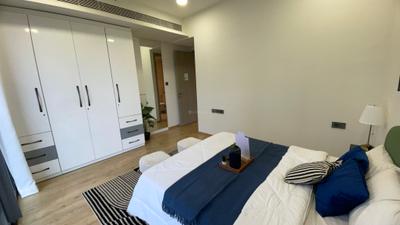 Bedroom Image of 1650 Sq.ft 3 BHK Apartment / Flat for sale in Rustomjee Seasons, Bandra East Mumbai for Rs. 110000000
