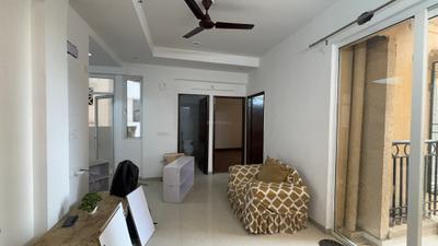 Living Room Image of 609 Sq.ft 2 BHK Apartment / Flat for rent in Prateek Grand City, Siddharth Vihar Ghaziabad for Rs. 19800