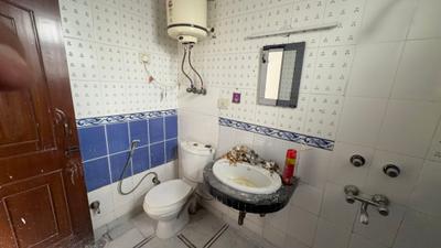 Image of 1800 Sq.ft 3 BHK Apartment / Flat for rent in Vishwas Nagar Apartments, Sector 23 Dwarka, New Delhi for Rs. 46000