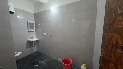 Bathroom Image of 750 Sq.ft 1 BHK Apartment / Flat for rent in Sector 39 Gurgaon for Rs. 25800