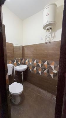 Bathroom Image of 190 Sq.ft 1 RK Apartment / Flat for rent in Kumarhatti Solan for Rs. 8000