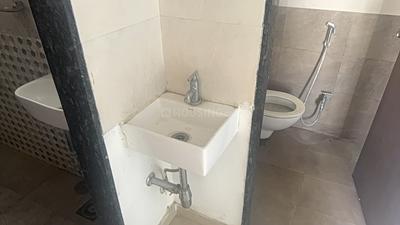 Bathroom Image of 550 Sq.ft 1 BHK Apartment / Flat for sale in Pristine Viva, Mohammed Wadi Pune for Rs. 3800000