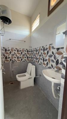 Bathroom Image of 950 Sq.ft 1 BHK Apartment / Flat for rent in Gachibowli Hyderabad for Rs. 23000