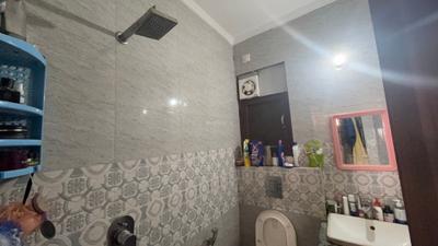 Bathroom Image of 700 Sq.ft 1 BHK Builder Floor for rent in Sector 57 Gurgaon for Rs. 24000
