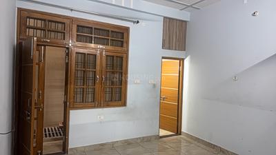 Bedroom Image of 1250 Sq.ft 2 BHK Builder Floor for rent in Indira Nagar Lucknow for Rs. 15000