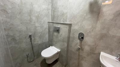 Bathroom Image of 600 Sq.ft 1 BHK Apartment / Flat for rent in Scheme No 114 Indore for Rs. 22000