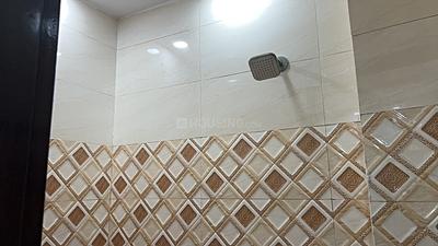 Bathroom Image of 500 Sq.ft 1 BHK Builder Floor for rent in Uttam Nagar New Delhi for Rs. 15000