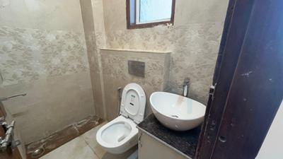 Bathroom Image of 500 Sq.ft 1 RK Builder Floor for rent in Sector 39 Gurgaon for Rs. 24000