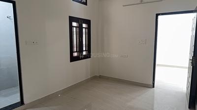 Bedroom Image of 400 Sq.ft 2 BHK Builder Floor for rent in Roberts Lines Lucknow for Rs. 15000