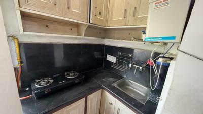 Kitchen Image of 550 Sq.ft 1 BHK Builder Floor for rent in Patel Nagar New Delhi for Rs. 21500