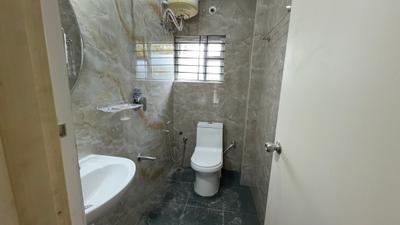 Bathroom Image of 600 Sq.ft 1 BHK Apartment / Flat for rent in Thanisandra Bengaluru for Rs. 23000