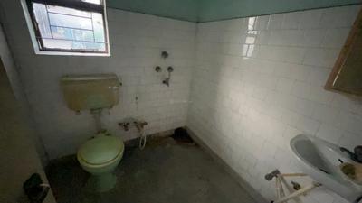 Bathroom Image of 650 Sq.ft 2 BHK Apartment / Flat for sale in Lake Gardens Kolkata for Rs. 2200000