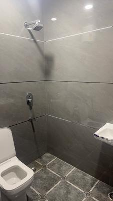 Bathroom Image of 429 Sq.ft 1 BHK Builder Floor for rent in Old Double Storey, Lajpat Nagar New Delhi for Rs. 28000
