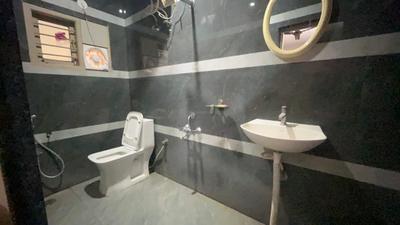 Bathroom Image of 600 Sq.ft 1 BHK Apartment / Flat for rent in Vimanapura Bengaluru for Rs. 18000