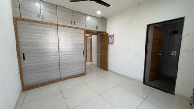 Bedroom Image of 1400 Sq.ft 3 BHK Apartment / Flat for rent in Shiv Shakti Uma Greens, Kudasan Gandhinagar for Rs. 25000