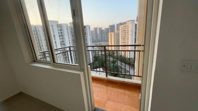 Living Room Image of 1365 Sq.ft 3 BHK Apartment / Flat for rent in Jaypee Kosmos, Sector 134 Noida for Rs. 28000