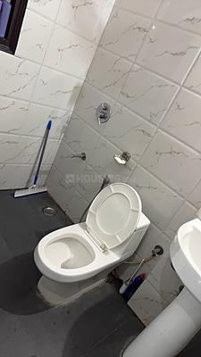 Bathroom Image of 720 Sq.ft 1 BHK Apartment / Flat for rent in Sushant Lok Phase 1 Gurgaon for Rs. 27000