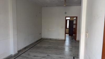 Living Room Image of 1800 Sq.ft 2 BHK Builder Floor for rent in Sector 46 Gurgaon for Rs. 32000