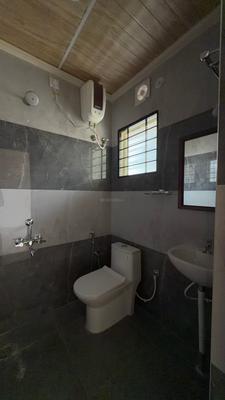 Bathroom Image of 700 Sq.ft 1 BHK Apartment / Flat for rent in Mahadevapura Bengaluru for Rs. 25000